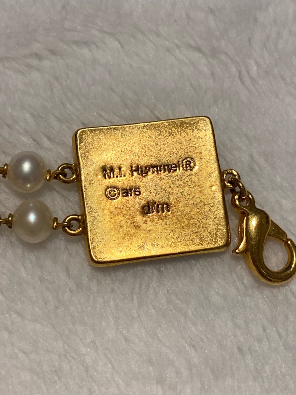 Vintage Danbury Mint Hummel panel Gold-Tone Pearl Art Portrait Bracelet - Picture 7 of 8